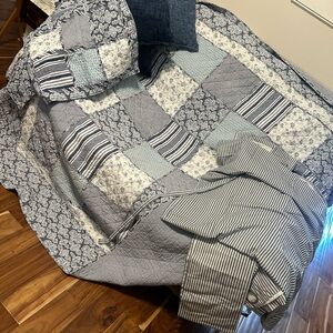 Cracker Barrel Blue/gray Comforter, curtains,2 shams, 4 throw queen size